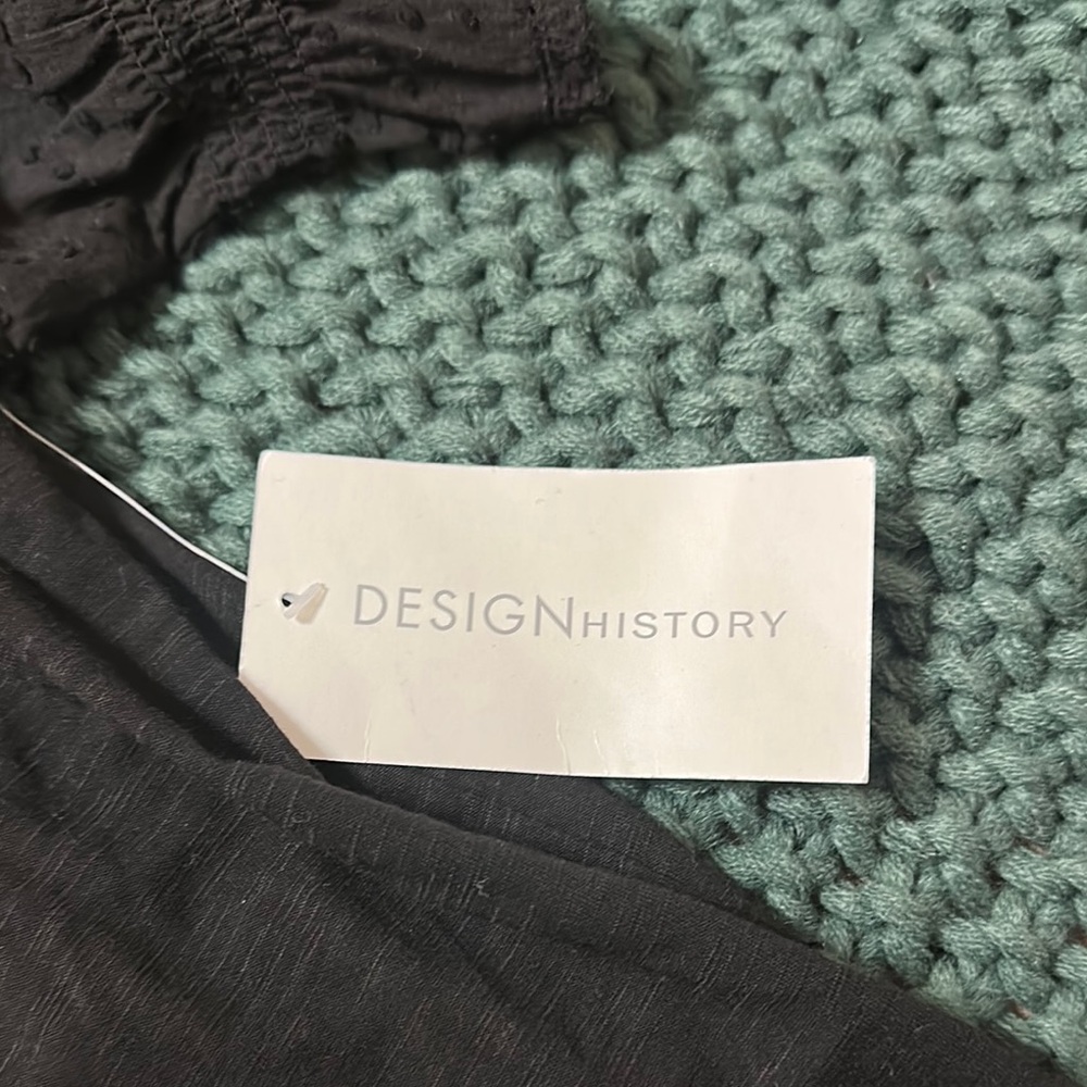 Design History Black Puff Sleeve Ruffled Blouse - Picture 5 of 6